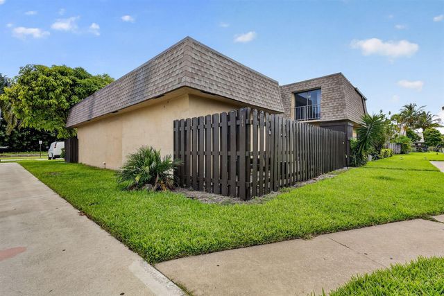 1201 WATERVIEW Circle 12a, Palm Springs, FL 33461