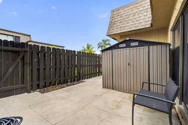 1201 WATERVIEW Circle 12a, Palm Springs, FL 33461