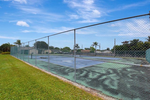 1201 WATERVIEW Circle 12a, Palm Springs, FL 33461