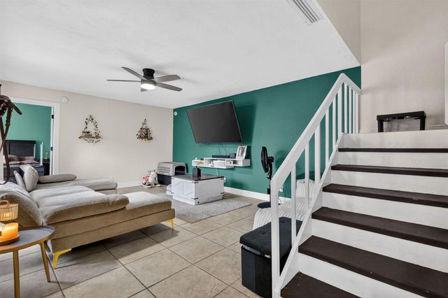 1201 WATERVIEW Circle 12a, Palm Springs, FL 33461