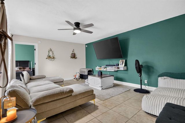 1201 WATERVIEW Circle 12a, Palm Springs, FL 33461