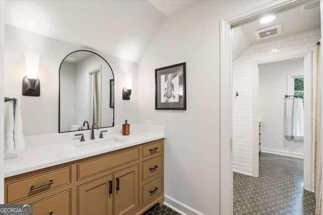 100 Huntcliff Point, Sandy Springs, GA 30350