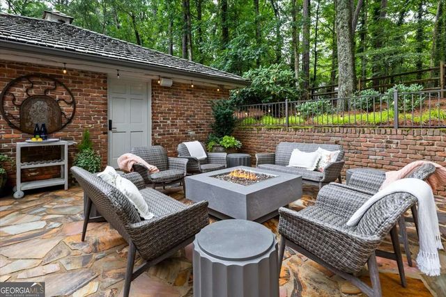 100 Huntcliff Point, Sandy Springs, GA 30350