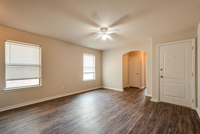 121 Cliff Heights Circle, Dallas, TX 75241