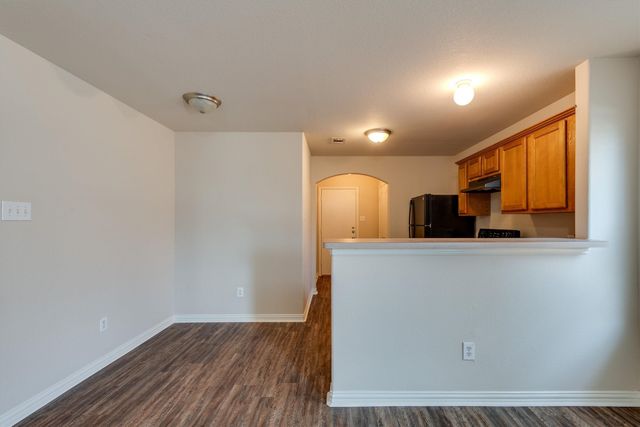 121 Cliff Heights Circle, Dallas, TX 75241