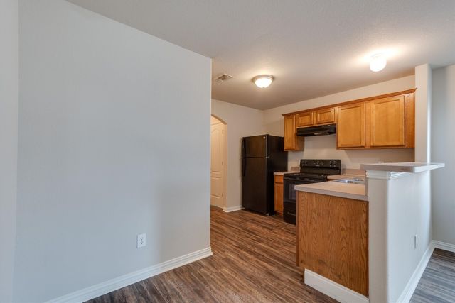 121 Cliff Heights Circle, Dallas, TX 75241