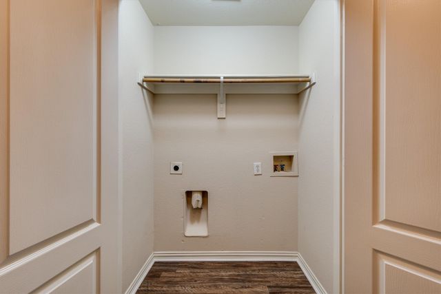 121 Cliff Heights Circle, Dallas, TX 75241