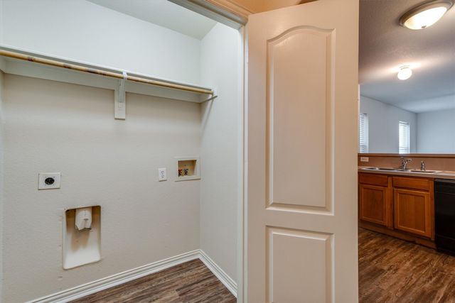 121 Cliff Heights Circle, Dallas, TX 75241