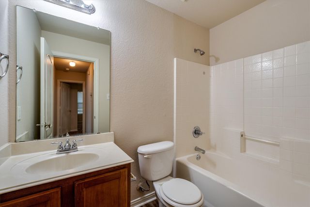121 Cliff Heights Circle, Dallas, TX 75241