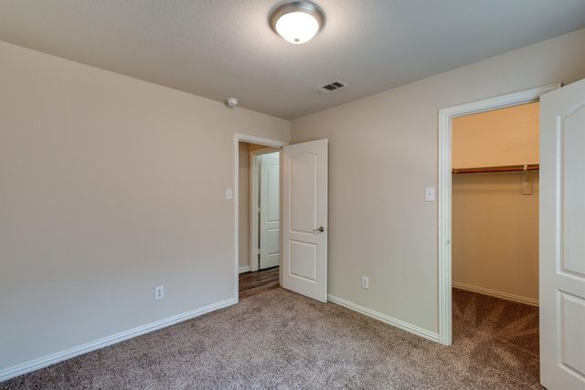 121 Cliff Heights Circle, Dallas, TX 75241