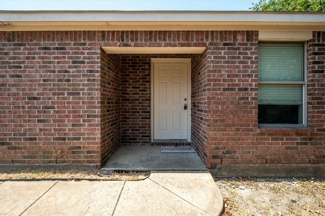 121 Cliff Heights Circle, Dallas, TX 75241
