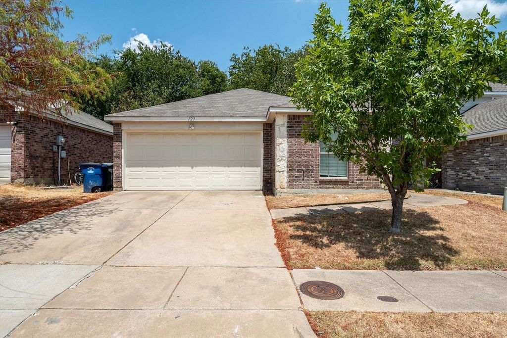 121 Cliff Heights Circle, Dallas, TX 75241