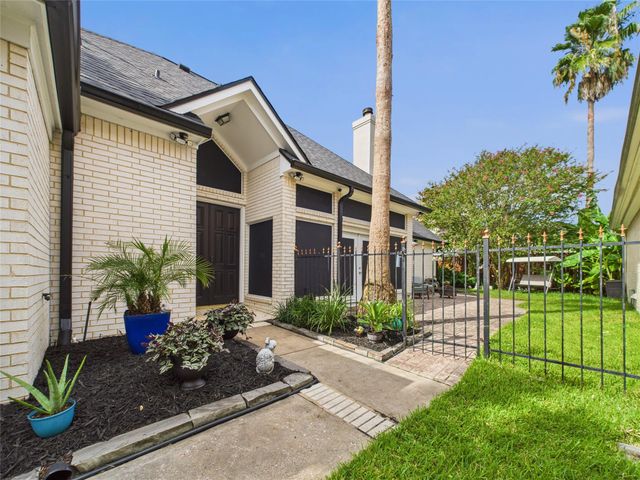 203 Las Brisas Street, Kemah, TX 77565