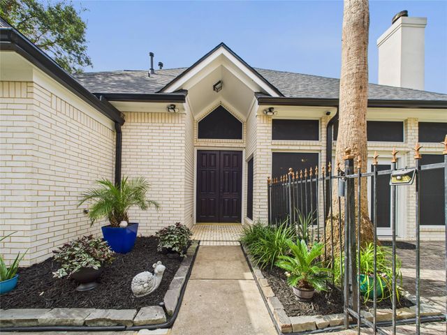 203 Las Brisas Street, Kemah, TX 77565