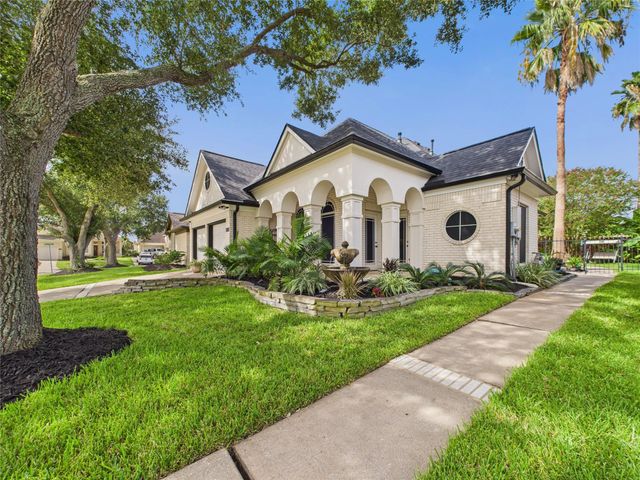 203 Las Brisas Street, Kemah, TX 77565