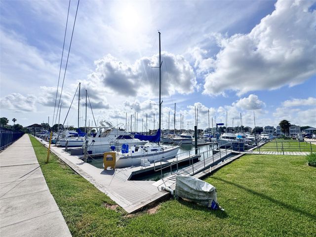 203 Las Brisas Street, Kemah, TX 77565