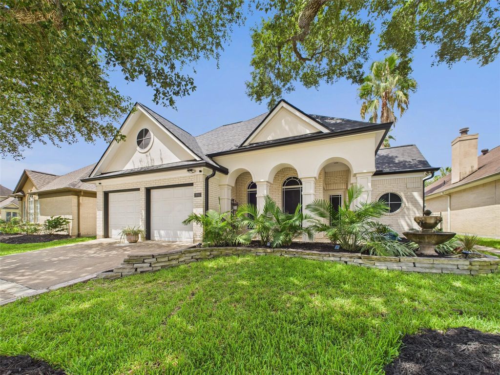 203 Las Brisas Street, Kemah, TX 77565
