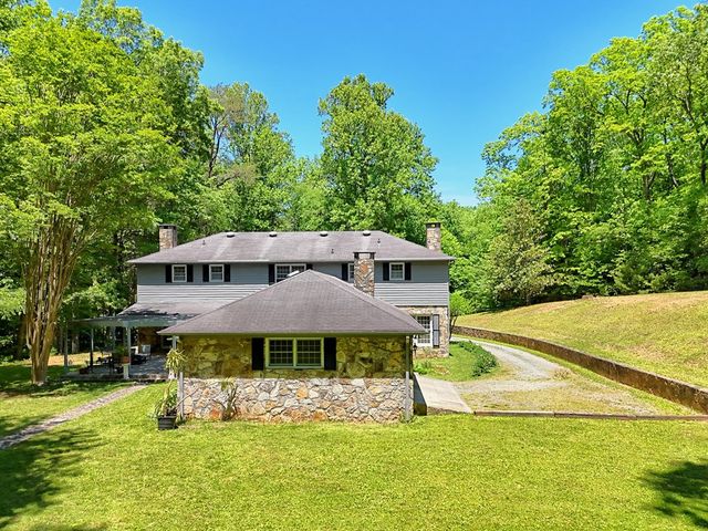 1127 Burch Branch Road, Hiawassee, GA 30546