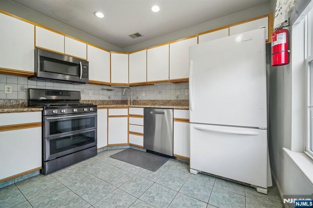 2384 Quill Court, Mahwah, NJ 07430