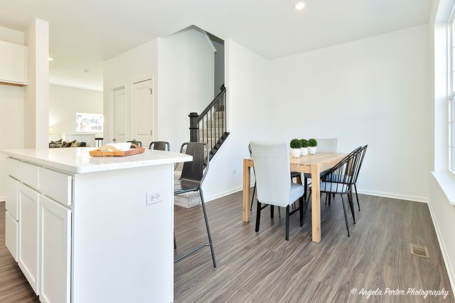 402 Neubauer Circle, Lindenhurst, IL 60046