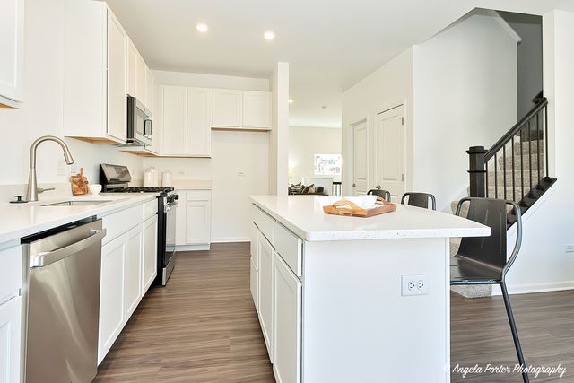 402 Neubauer Circle, Lindenhurst, IL 60046