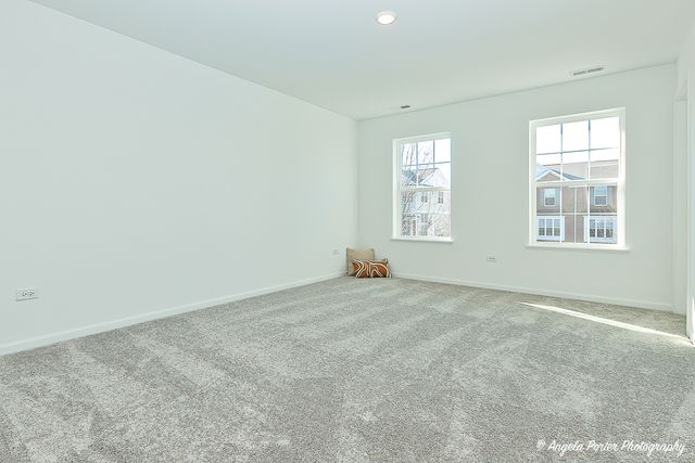 402 Neubauer Circle, Lindenhurst, IL 60046