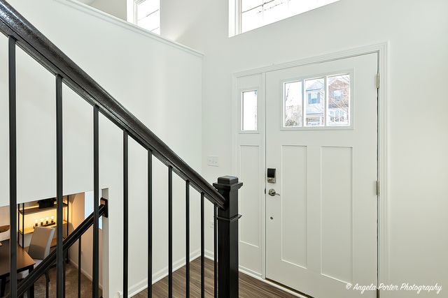 402 Neubauer Circle, Lindenhurst, IL 60046