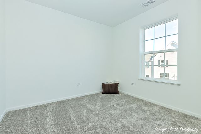 402 Neubauer Circle, Lindenhurst, IL 60046