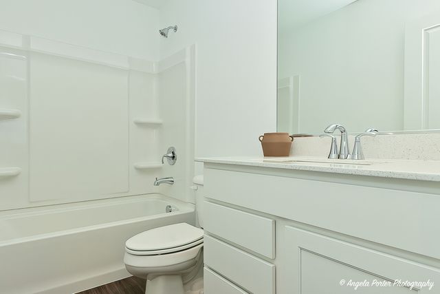 402 Neubauer Circle, Lindenhurst, IL 60046