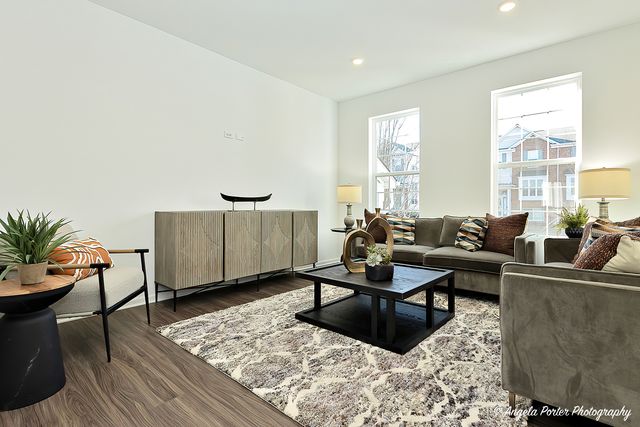 402 Neubauer Circle, Lindenhurst, IL 60046