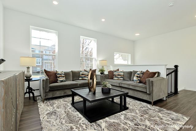 402 Neubauer Circle, Lindenhurst, IL 60046