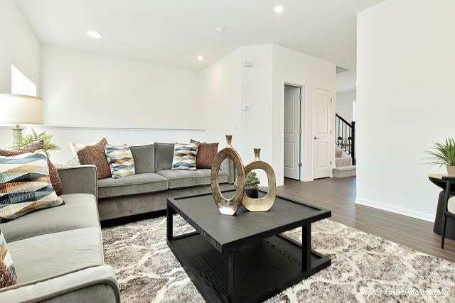 402 Neubauer Circle, Lindenhurst, IL 60046