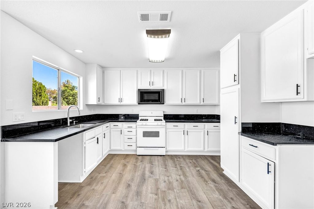 550 Kelsford Drive, Las Vegas, NV 89123 — photo 2