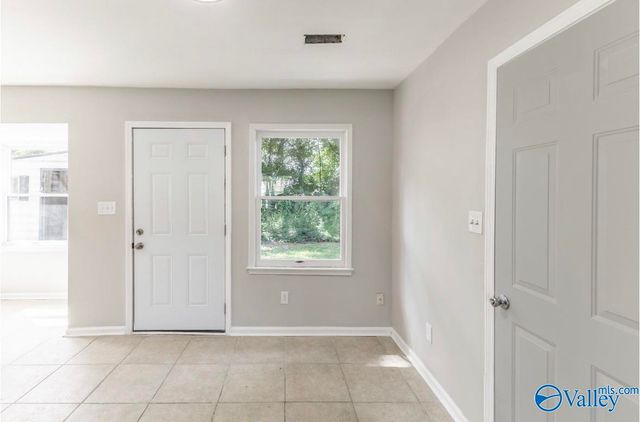 3717 NW Gardenside Drive NW, Huntsville, AL 35803