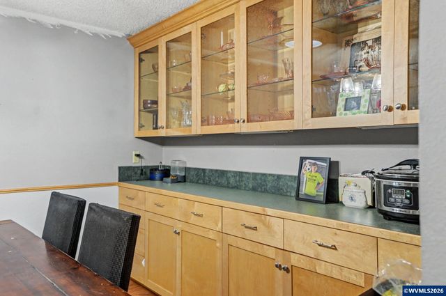 2377 Woodlawn Ct NE, Keizer, OR 97303