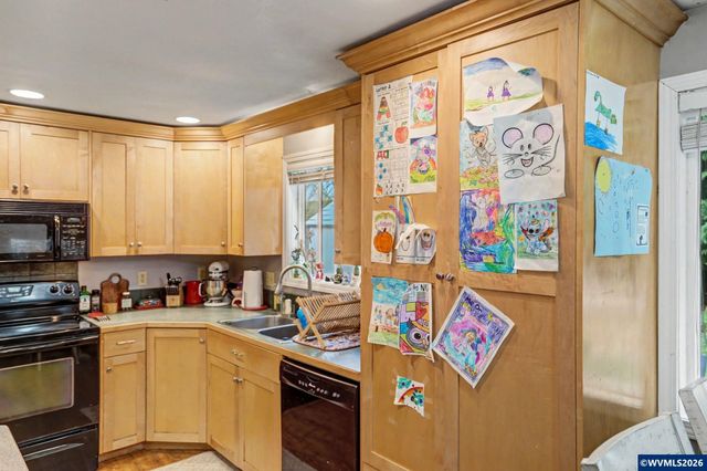 2377 Woodlawn Ct NE, Keizer, OR 97303