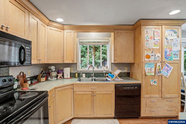 2377 Woodlawn Ct NE, Keizer, OR 97303