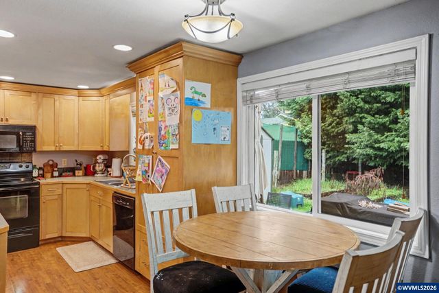 2377 Woodlawn Ct NE, Keizer, OR 97303