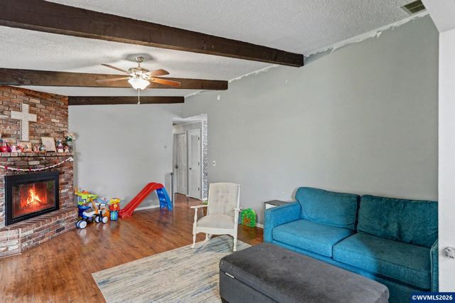 2377 Woodlawn Ct NE, Keizer, OR 97303