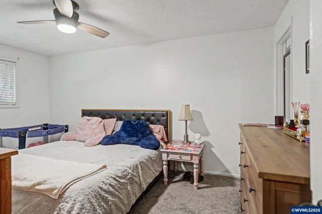 2377 Woodlawn Ct NE, Keizer, OR 97303