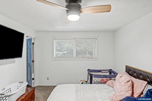 2377 Woodlawn Ct NE, Keizer, OR 97303