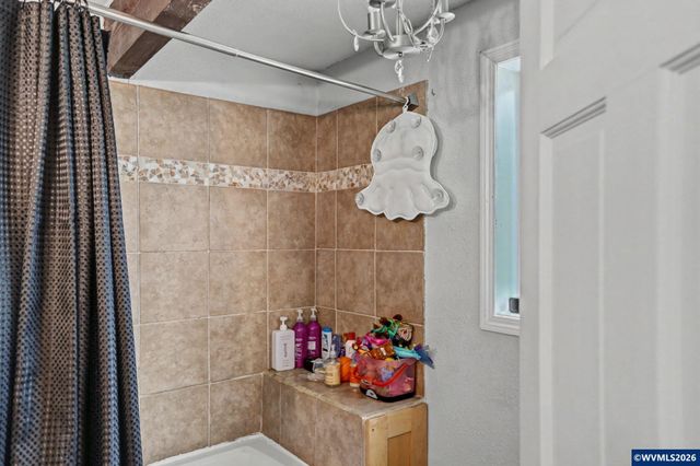 2377 Woodlawn Ct NE, Keizer, OR 97303