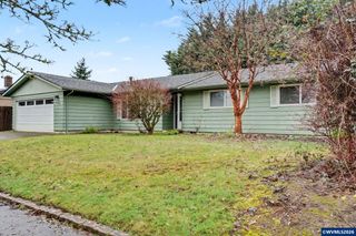 2377 Woodlawn Ct NE, Keizer, OR 97303