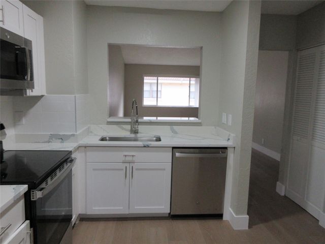 11446 NW 42nd St, Coral Springs, FL 33065