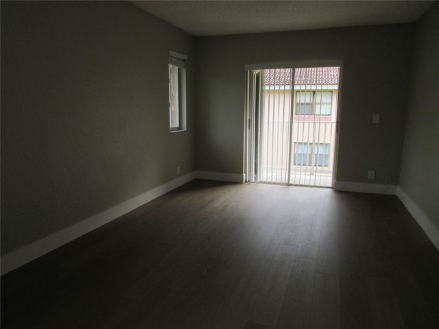 11446 NW 42nd St, Coral Springs, FL 33065