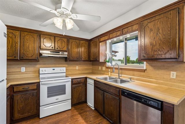 529 S Silver Drive, Mustang, OK 73064