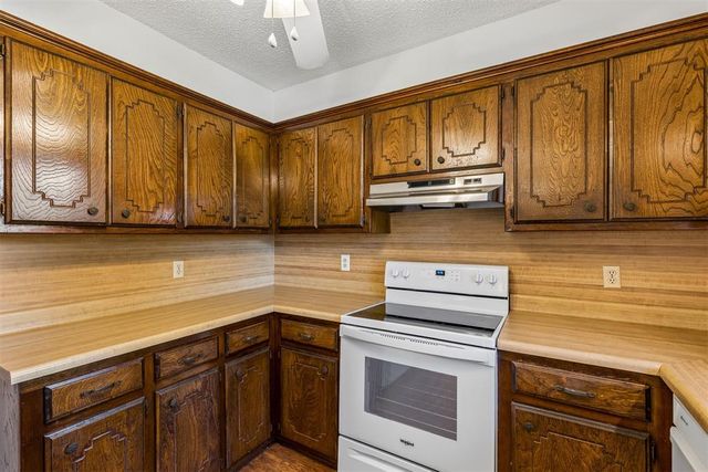 529 S Silver Drive, Mustang, OK 73064