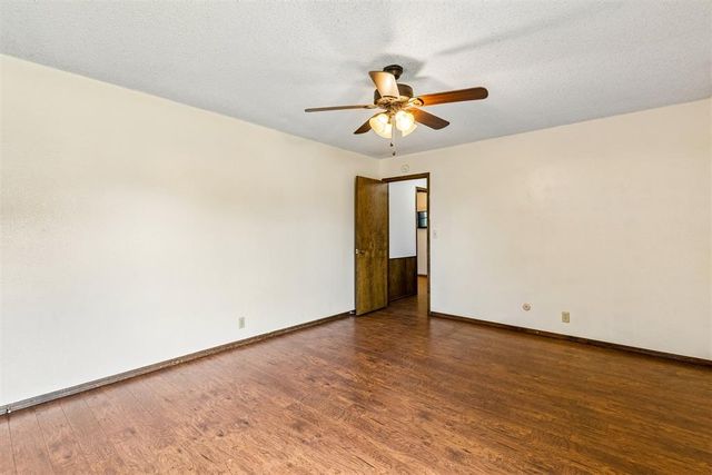 529 S Silver Drive, Mustang, OK 73064