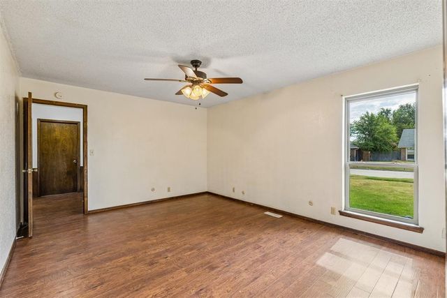 529 S Silver Drive, Mustang, OK 73064