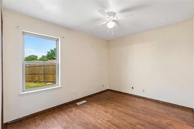 529 S Silver Drive, Mustang, OK 73064